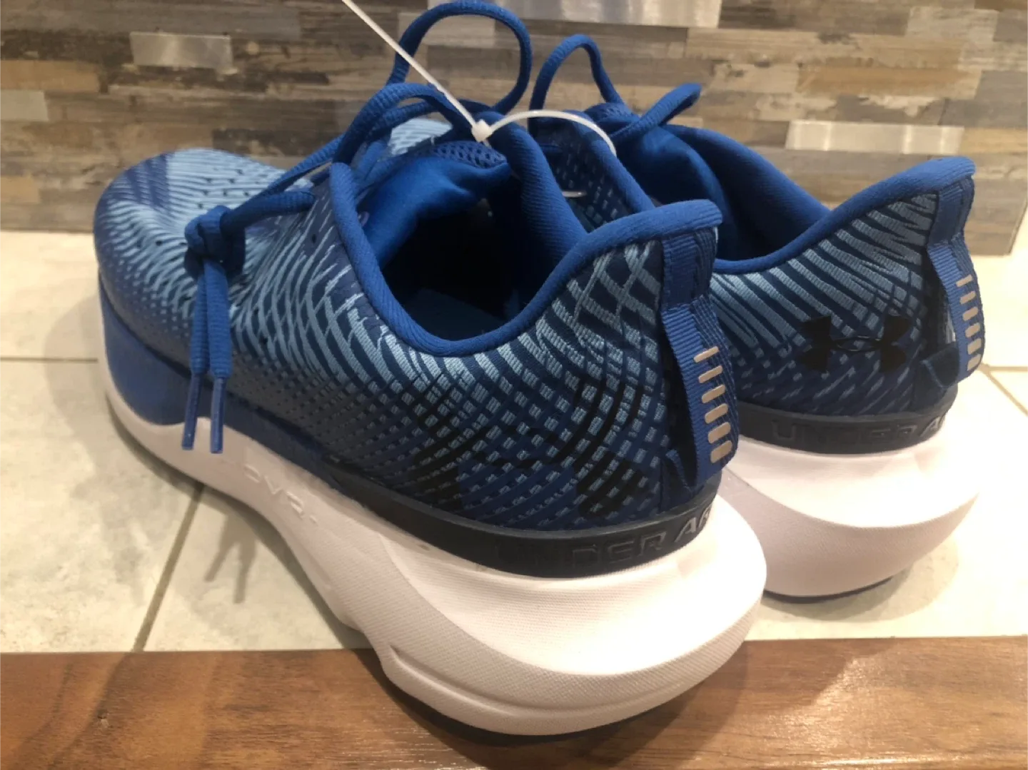 Under Armour HOVR Running Shoes (Men 11.5) image indicator(3)