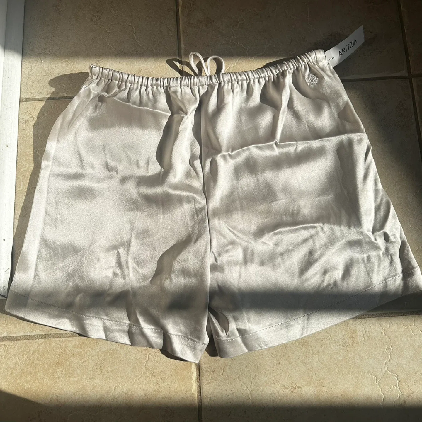 Aritzia Babaton Zeal Shorts - Size S image indicator(2)