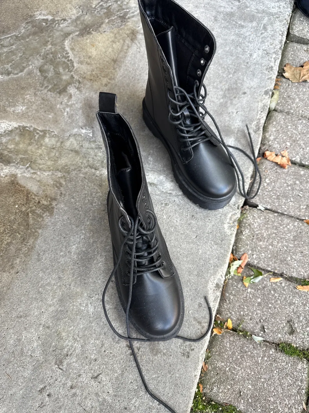 Boots synthetic material brand new image indicator(2)