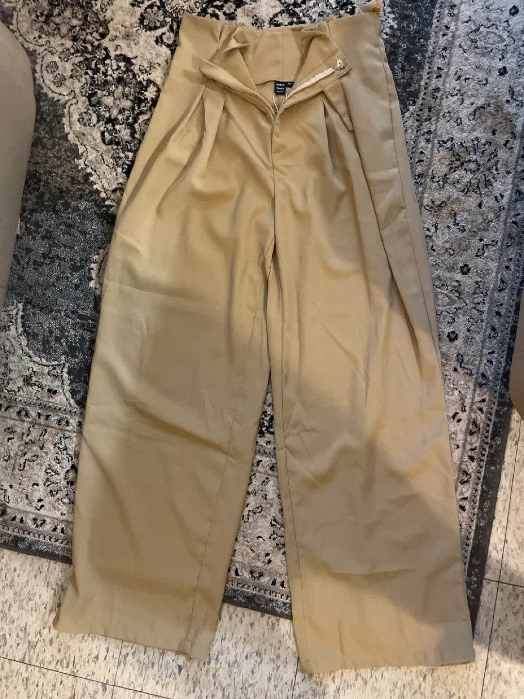 SHEIN Beige Wide Leg Pleated Pants - Size M thumbnail