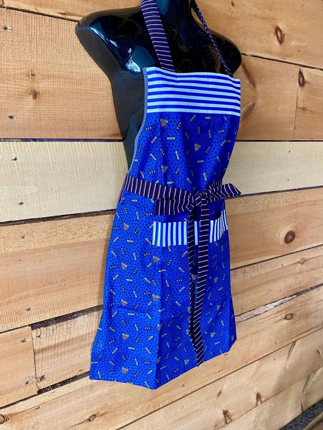 Handmade by me -Blue USA Print Apron image indicator(2)