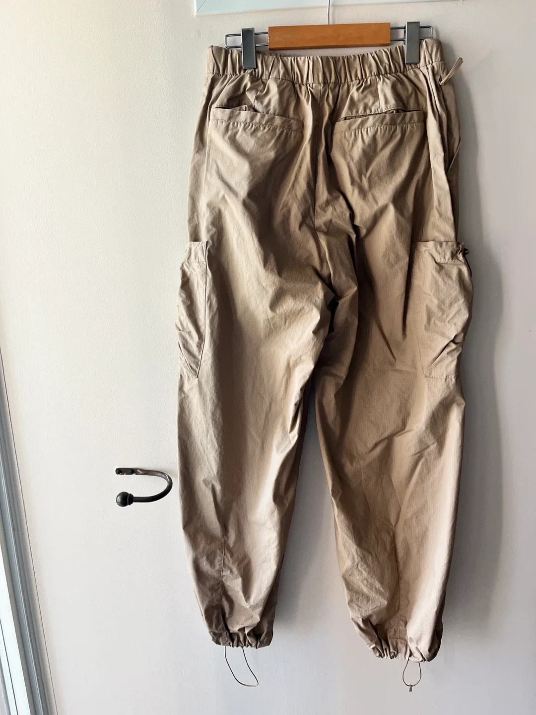H&M Move Beige Cargo Pants - Size S image indicator(3)