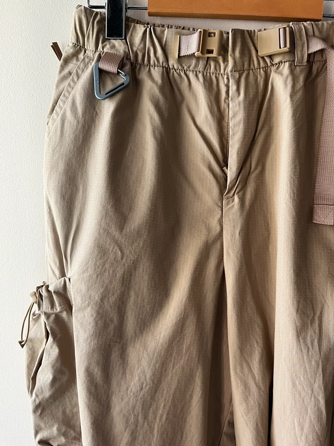 H&M Move Beige Cargo Pants - Size S image indicator(2)