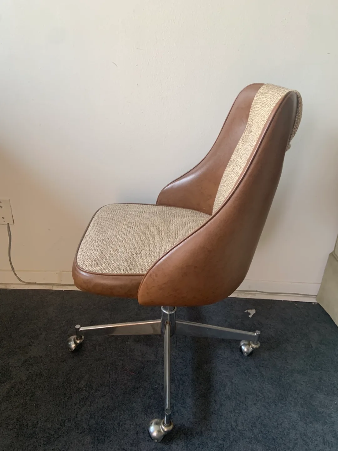 2 Vintage Rolling chairs $each image indicator(4)