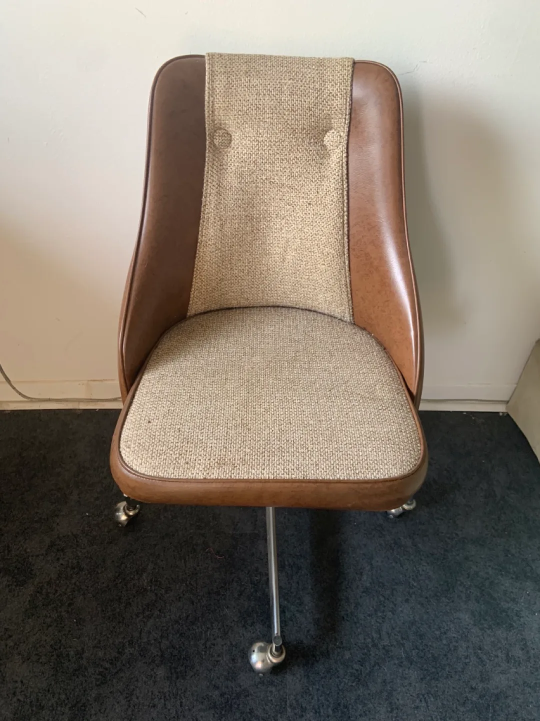 2 Vintage Rolling chairs $each image indicator(5)