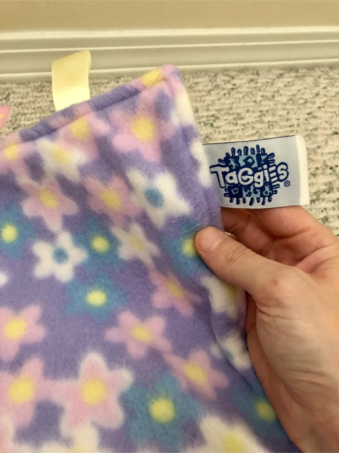 Taggies Blanket - Soft & Comforting image indicator(2)