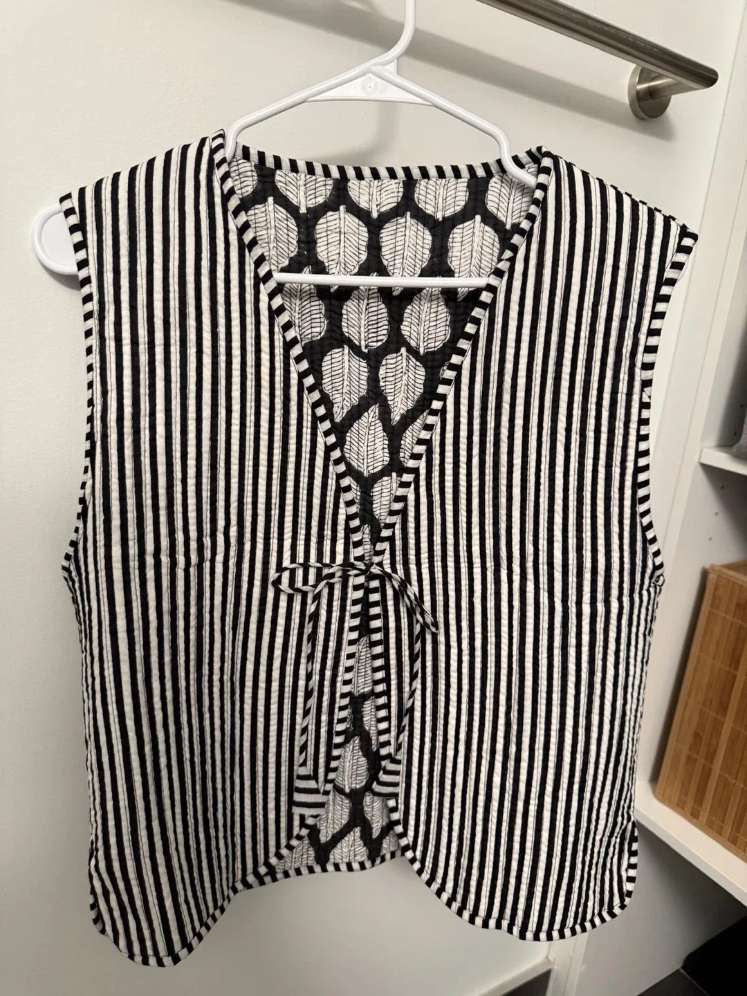 Black & White Striped Leaf Pattern Vest - S thumbnail