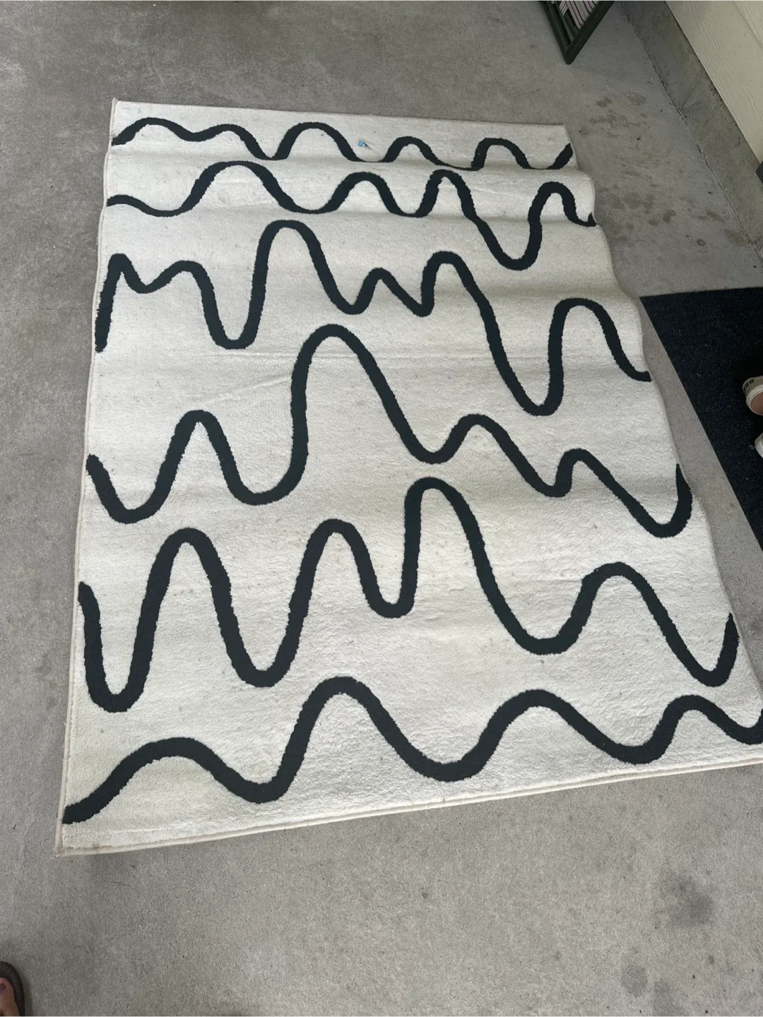 Black & White Patterned Rug thumbnail