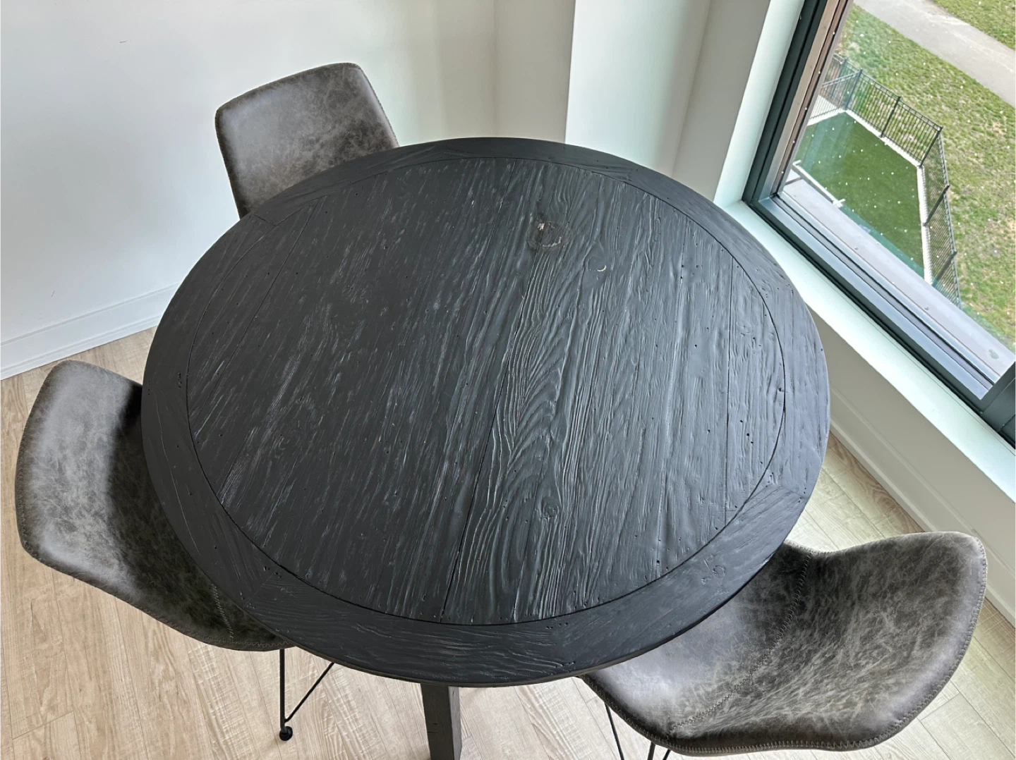 Stylish Round Dining Table – Black Reclaimed Wood – Urban Barn - photo 3