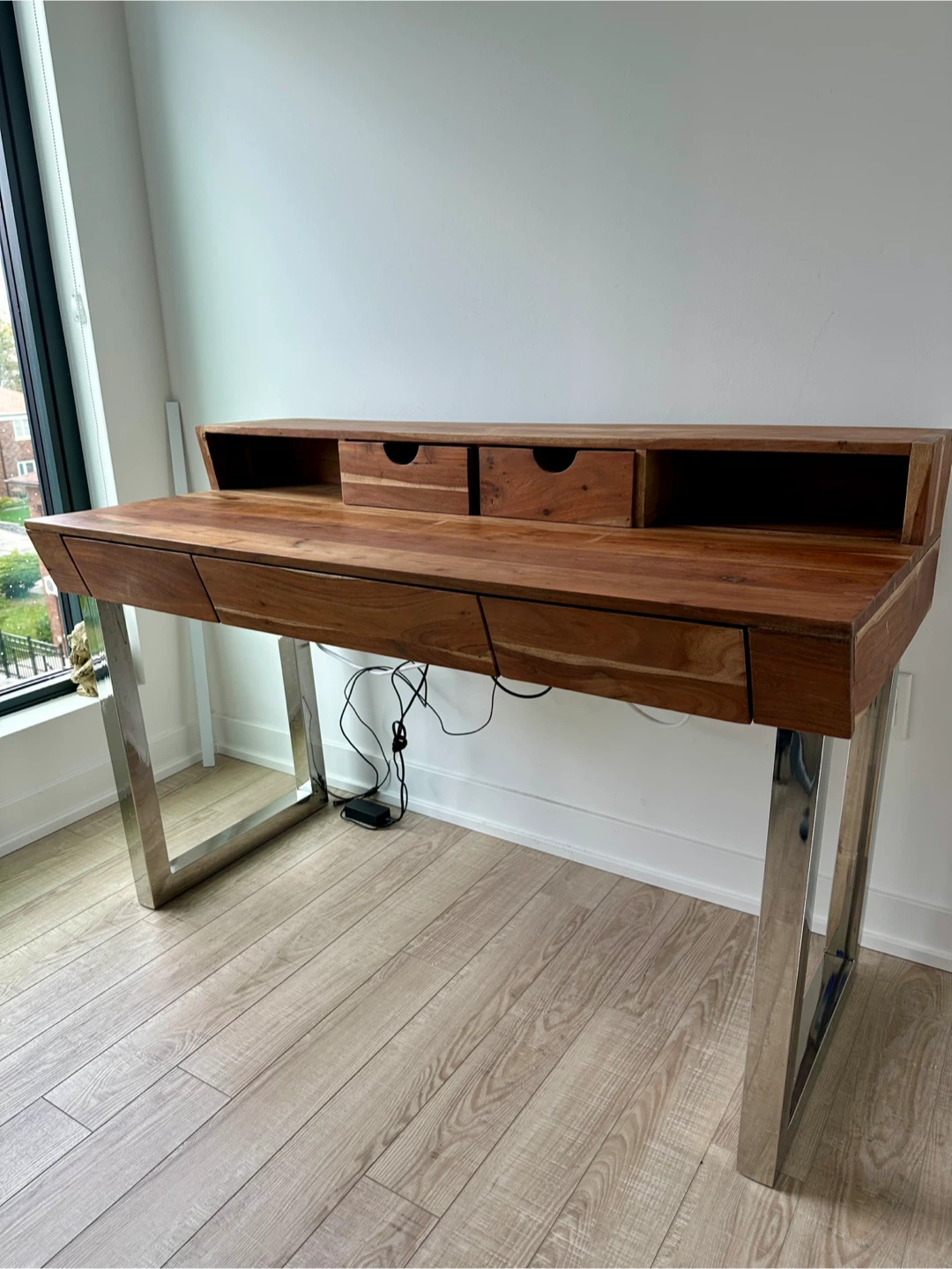 Solid Wood Study Desk + Ergonomic Chair – Mint Condition - photo 4