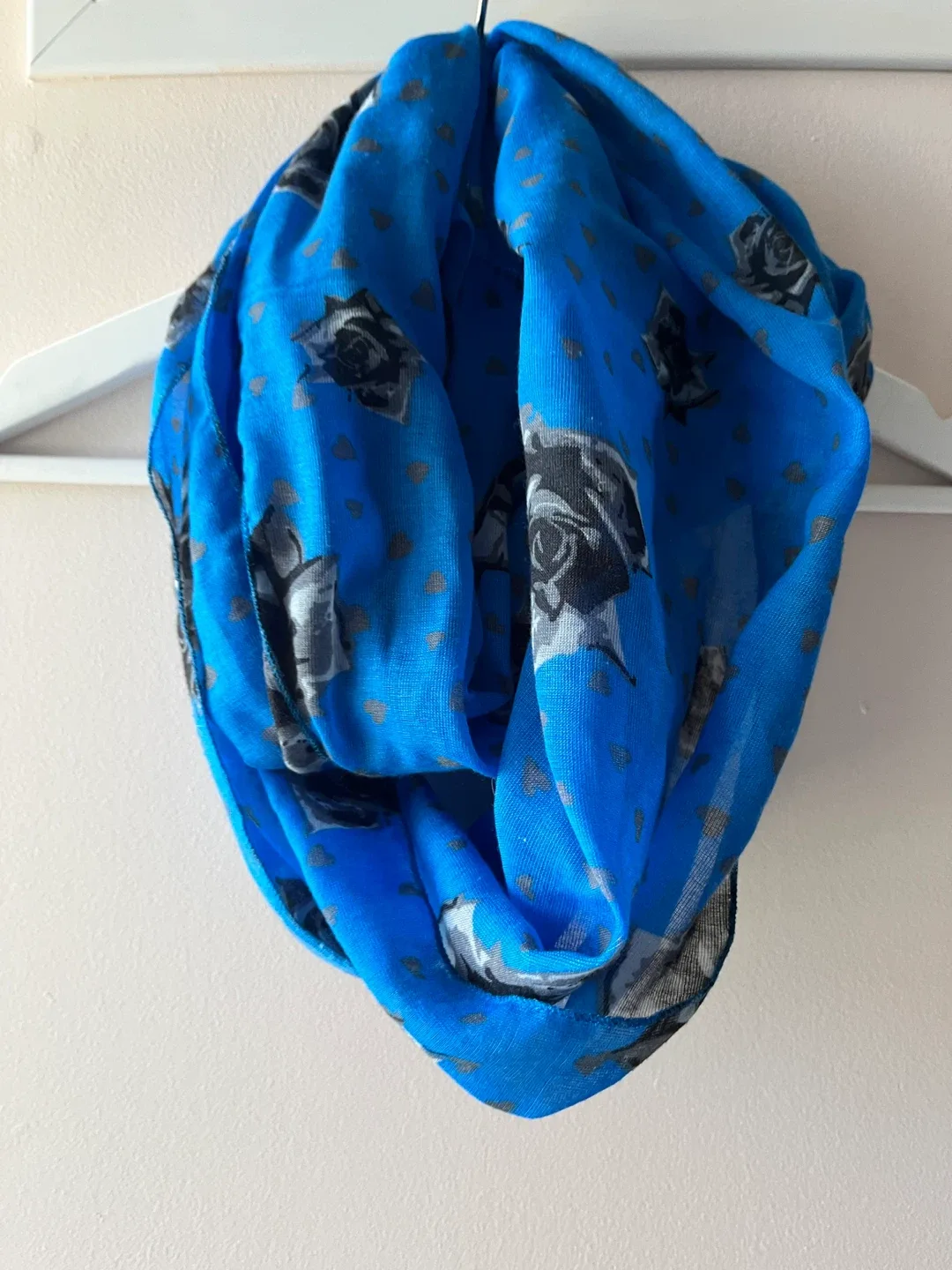 Bundle of 5 scarves for $5 image indicator(2)