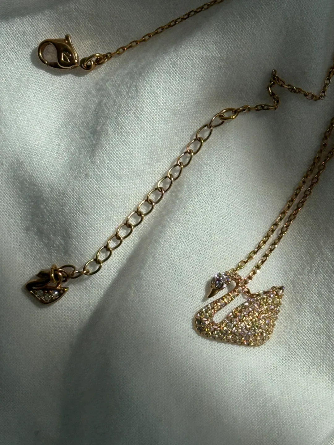 Swarovski Swan RoseGold Necklace image indicator(2)