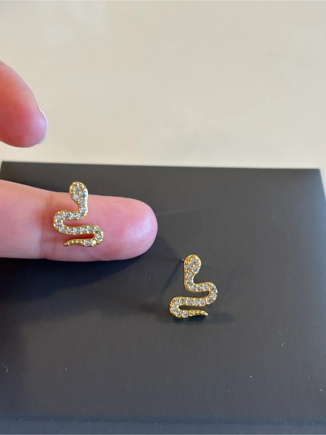 Snake Stud Earrings image indicator(2)