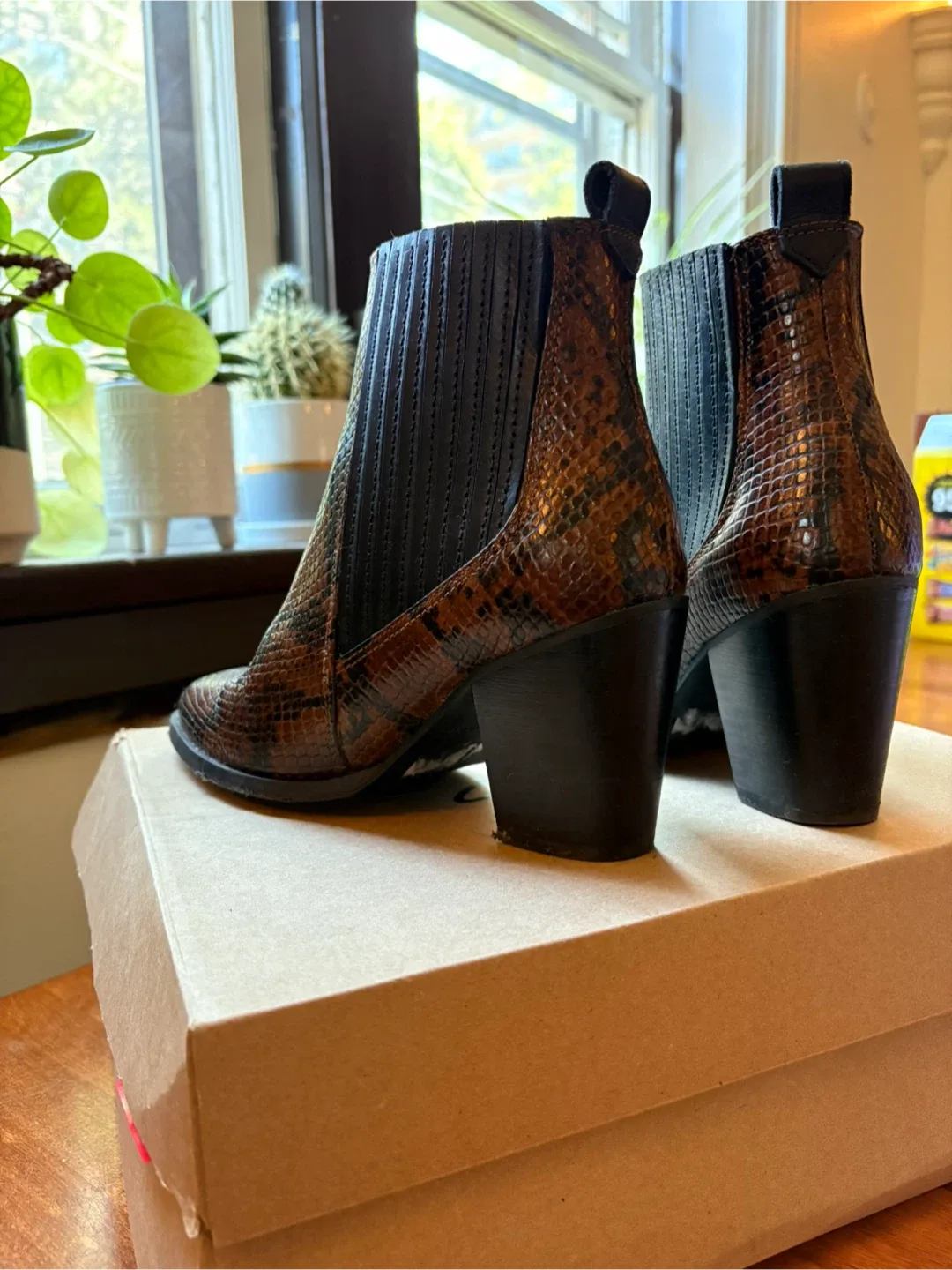 Clarks. Boots. image indicator(2)