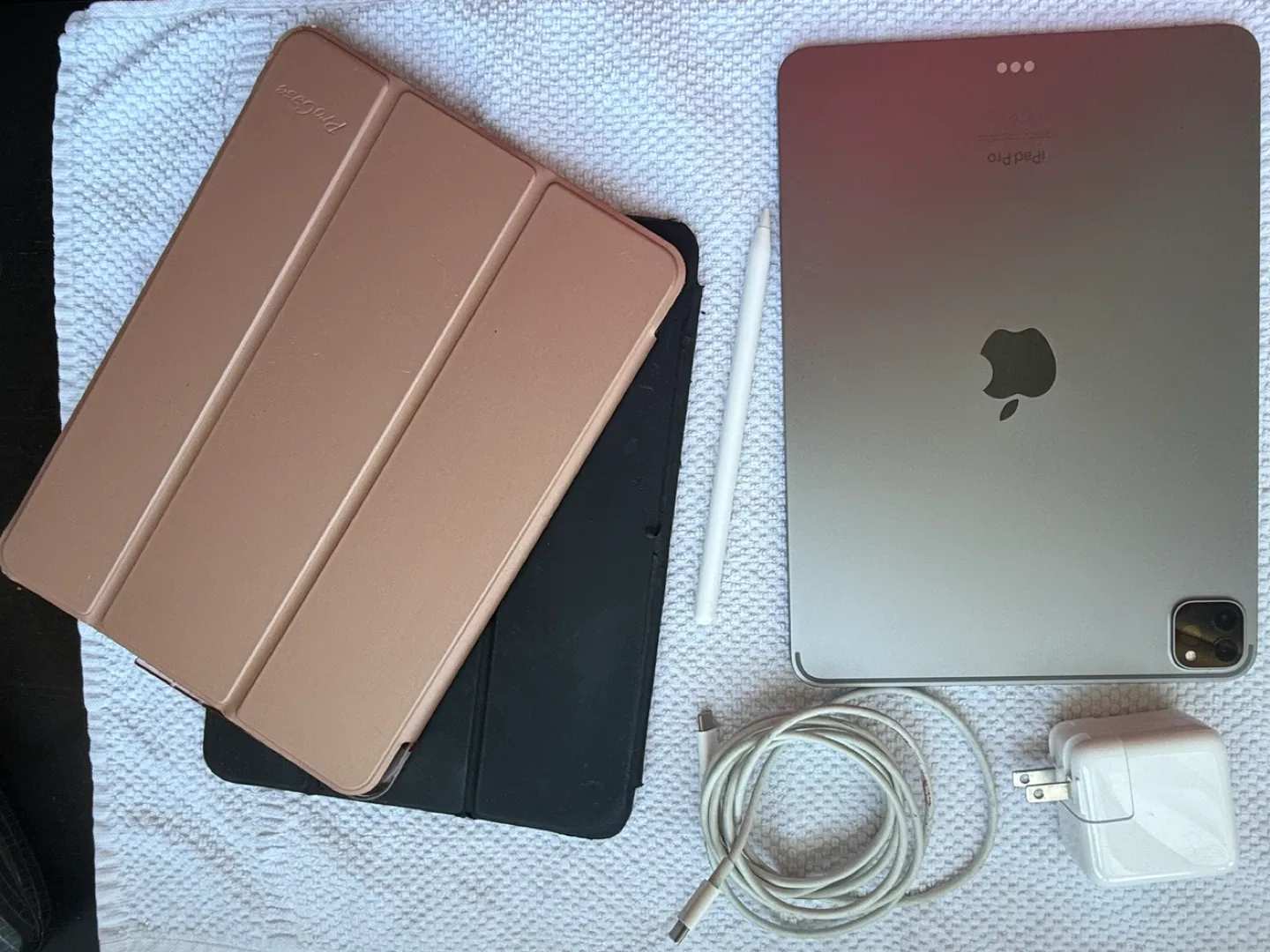 iPad Pro with Apple Pencil & Charger image indicator(3)