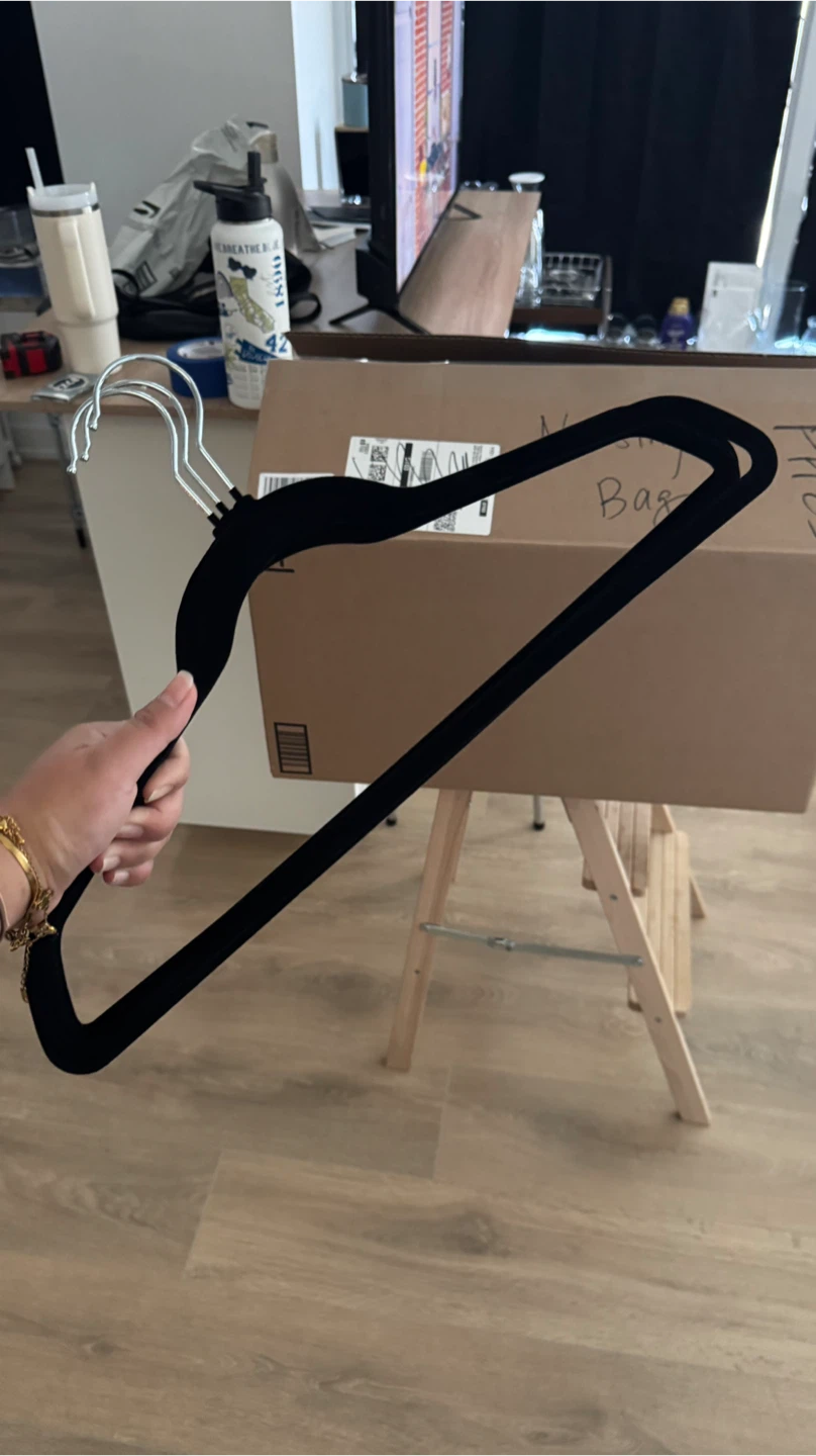 Black Velvet Clothes Hanger (20)