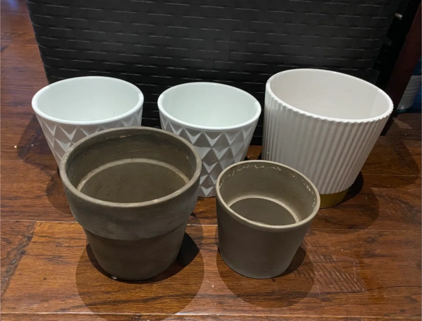 Lot of Assorted Indoor/ Outdoor Plant Pots thumbnail