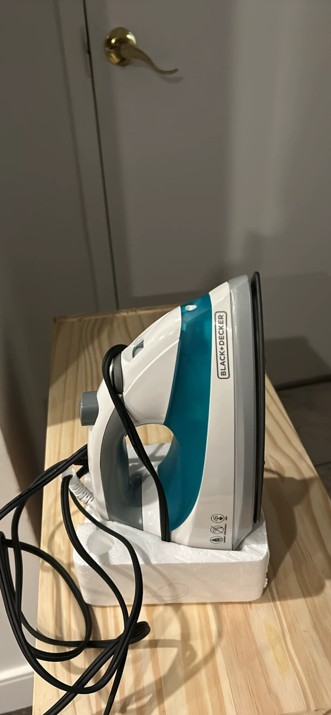 Black+Decker Light 'N Easy Steam Iron  +ironning board-  in Box! - photo 3