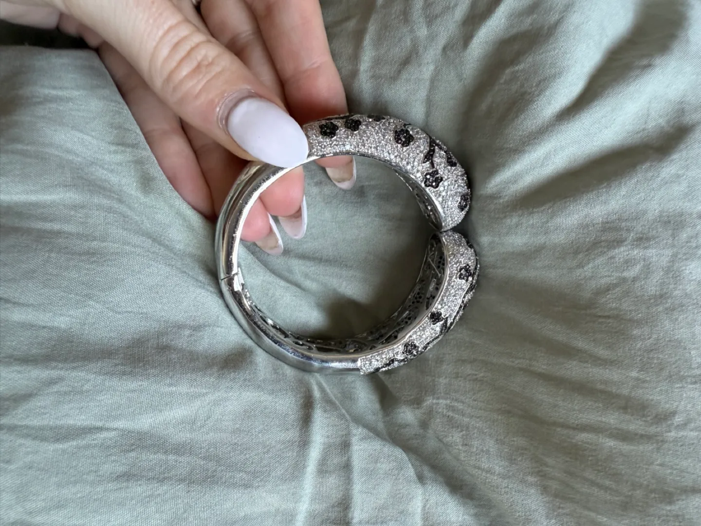 Swarovski bracelet image indicator(3)