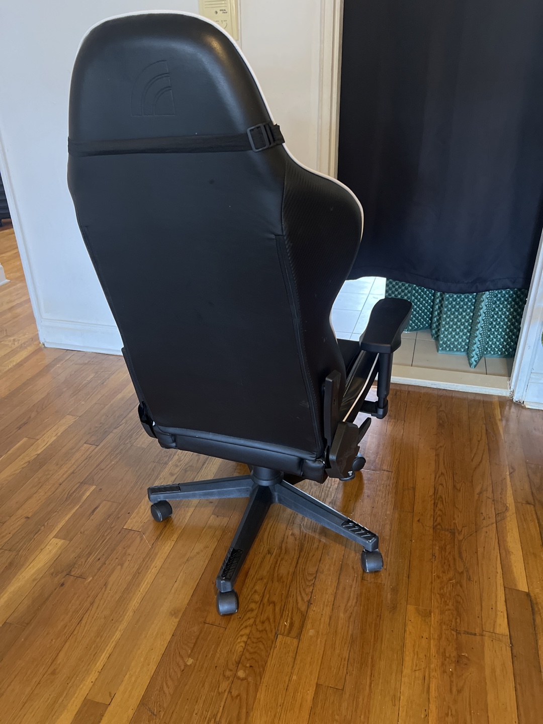 Black Gaming Chair - photo 2