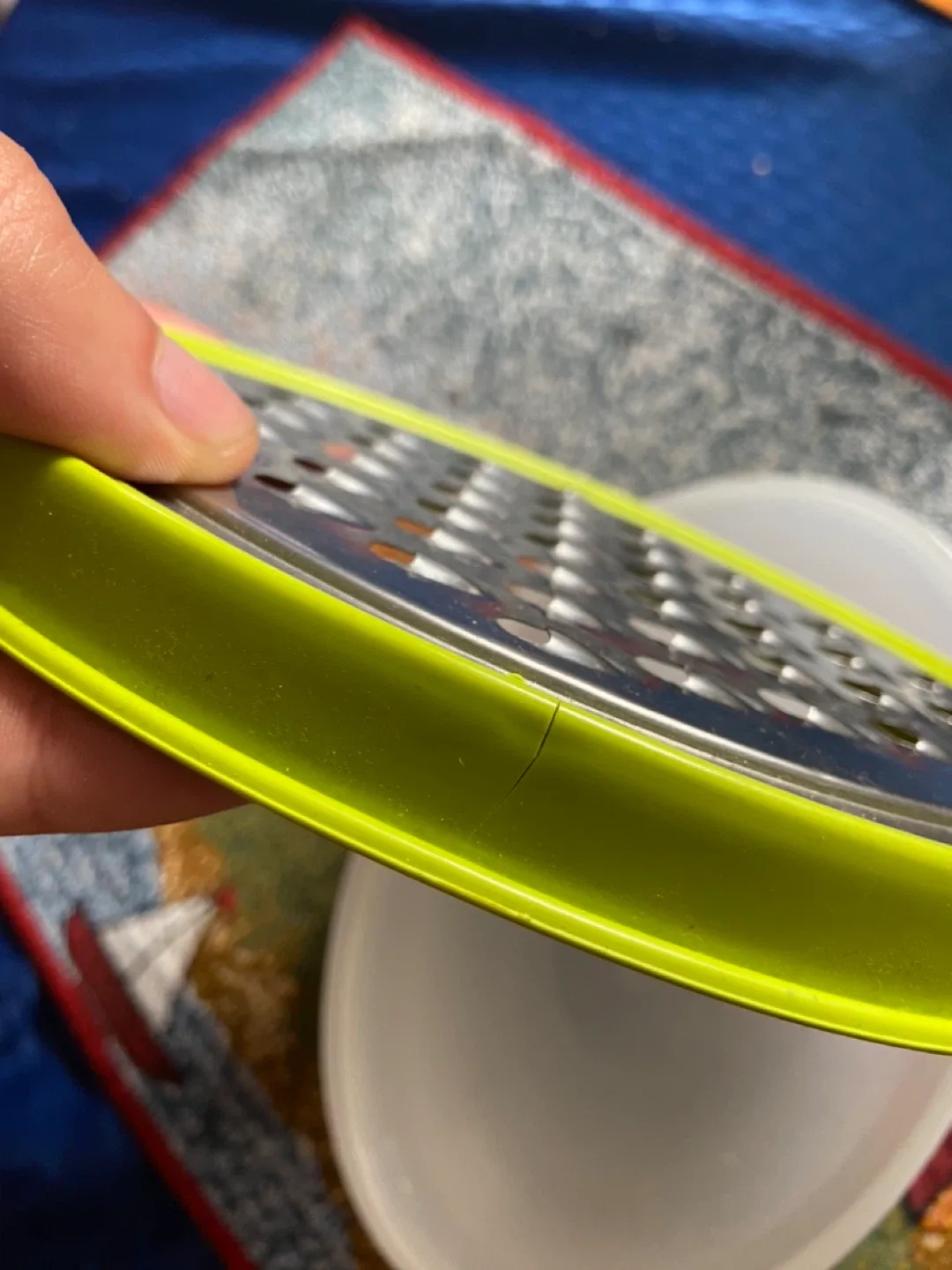 Round cheese Grater with Container image indicator(8)