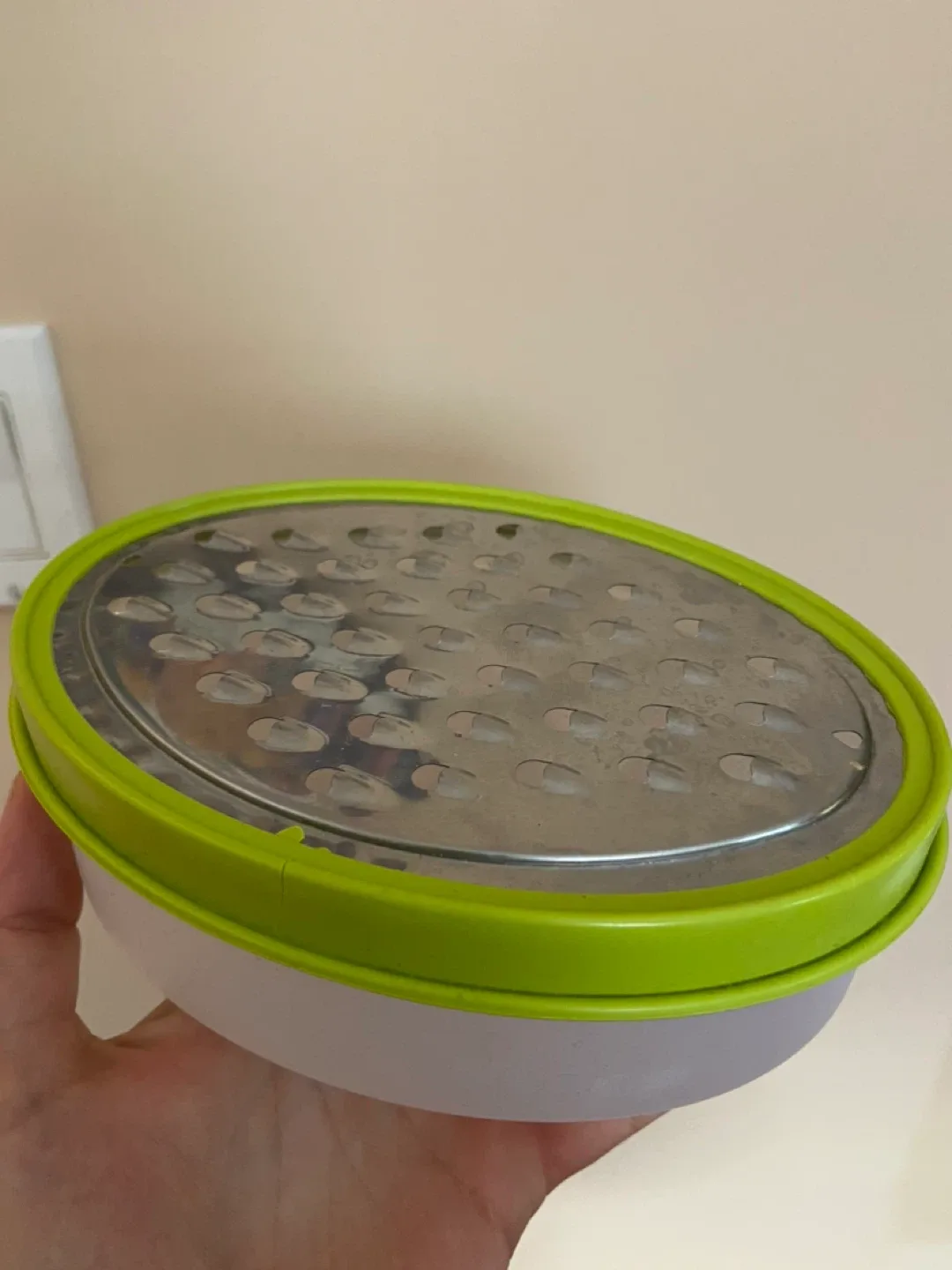 Round cheese Grater with Container thumbnail