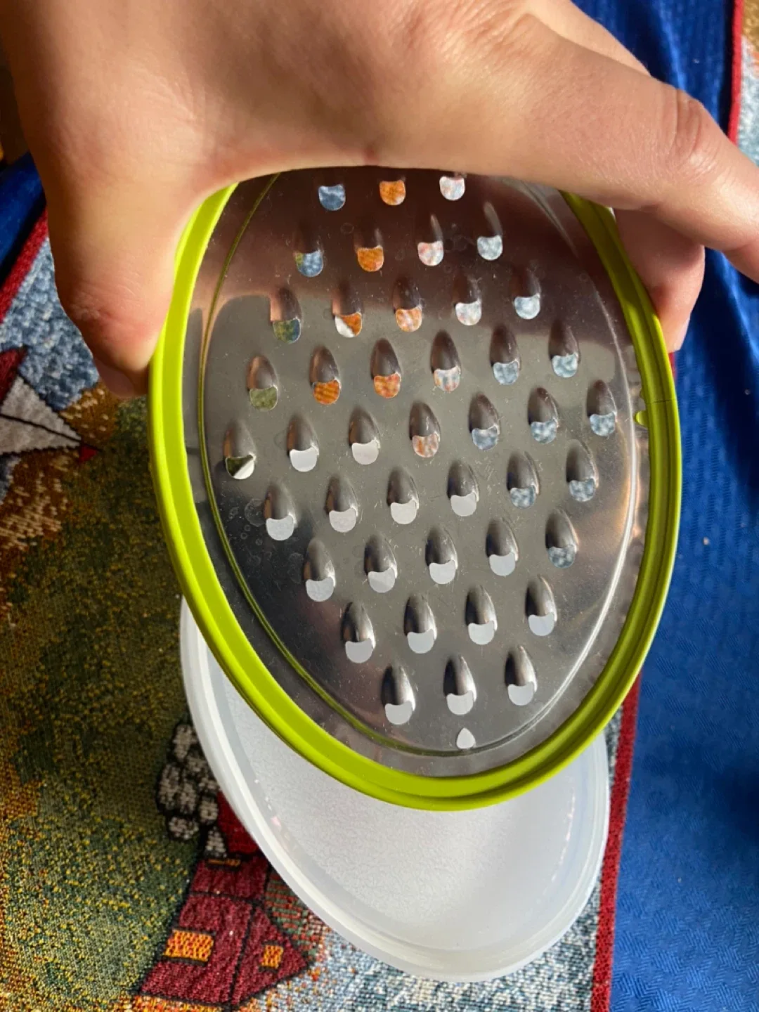 Round cheese Grater with Container image indicator(2)