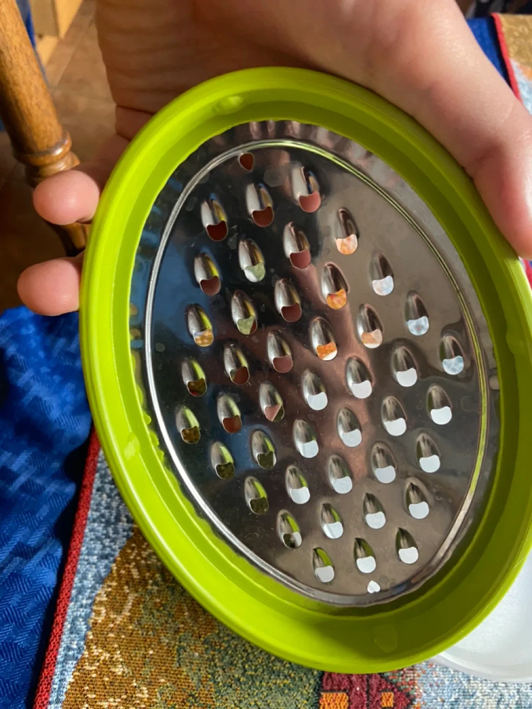 Round cheese Grater with Container image indicator(4)