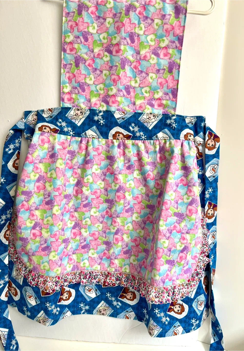 Handmade Kids' Apron - Frozen Theme image indicator(3)