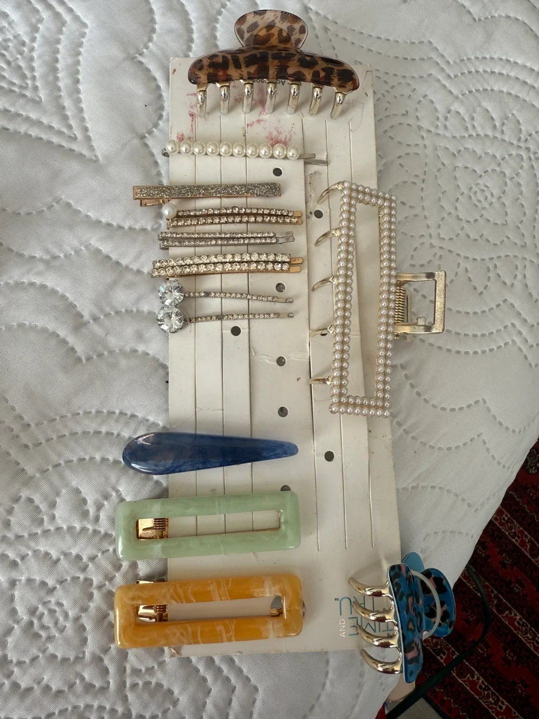 Hair Clip Set - Assorted Styles image indicator(2)