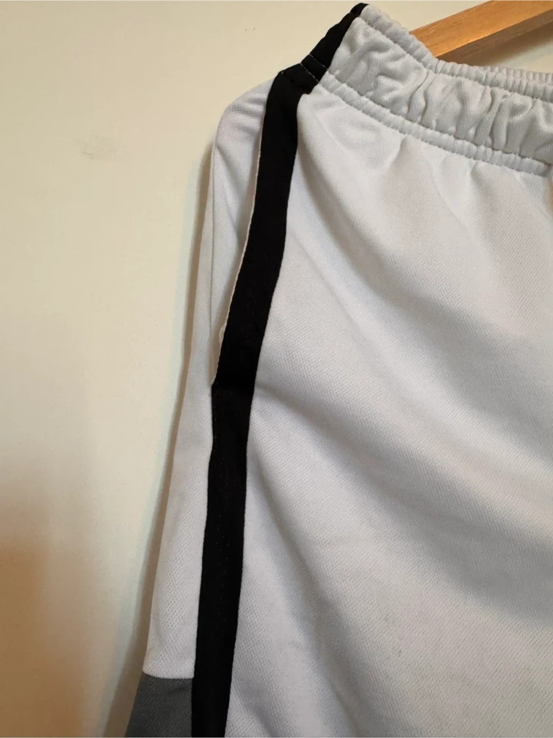 Nike Dri-FIT White Shorts - Size S image indicator(3)