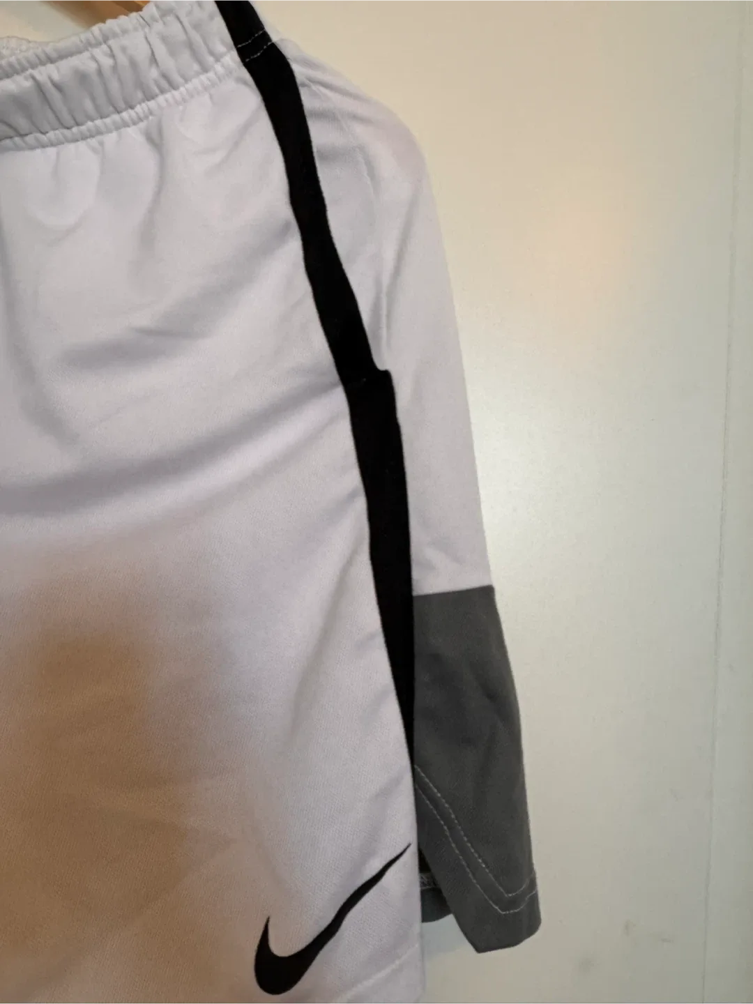 Nike Dri-FIT White Shorts - Size S image indicator(4)