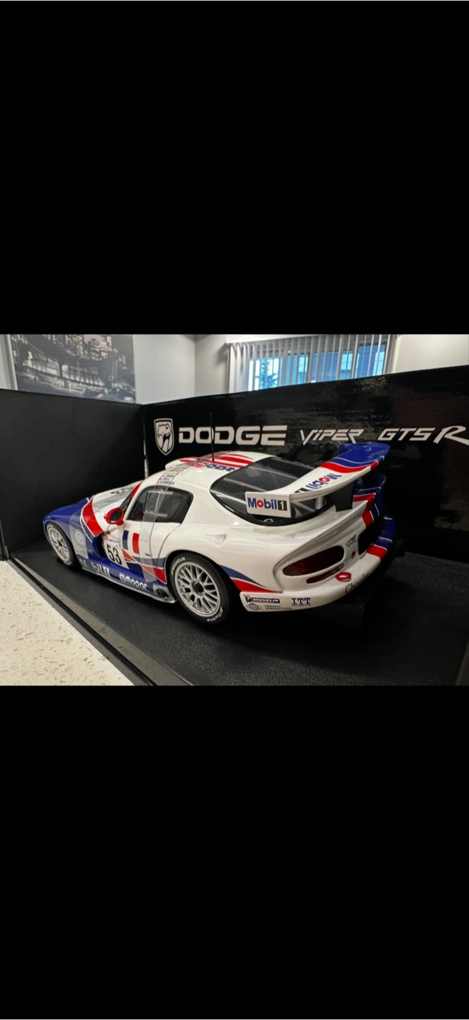 AUTOart 1998 Dodge Viper GTS-R Team Oreca LMGT2 - photo 3