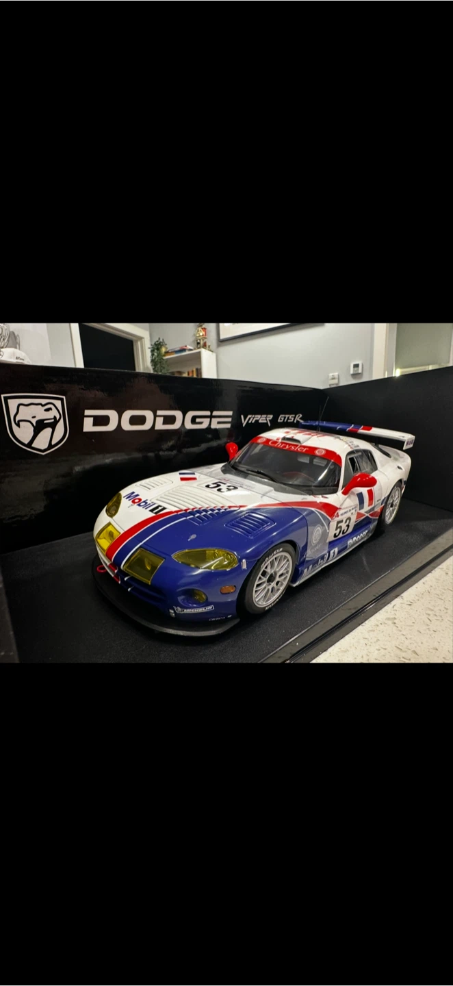 AUTOart 1998 Dodge Viper GTS-R Team Oreca LMGT2 - photo 2
