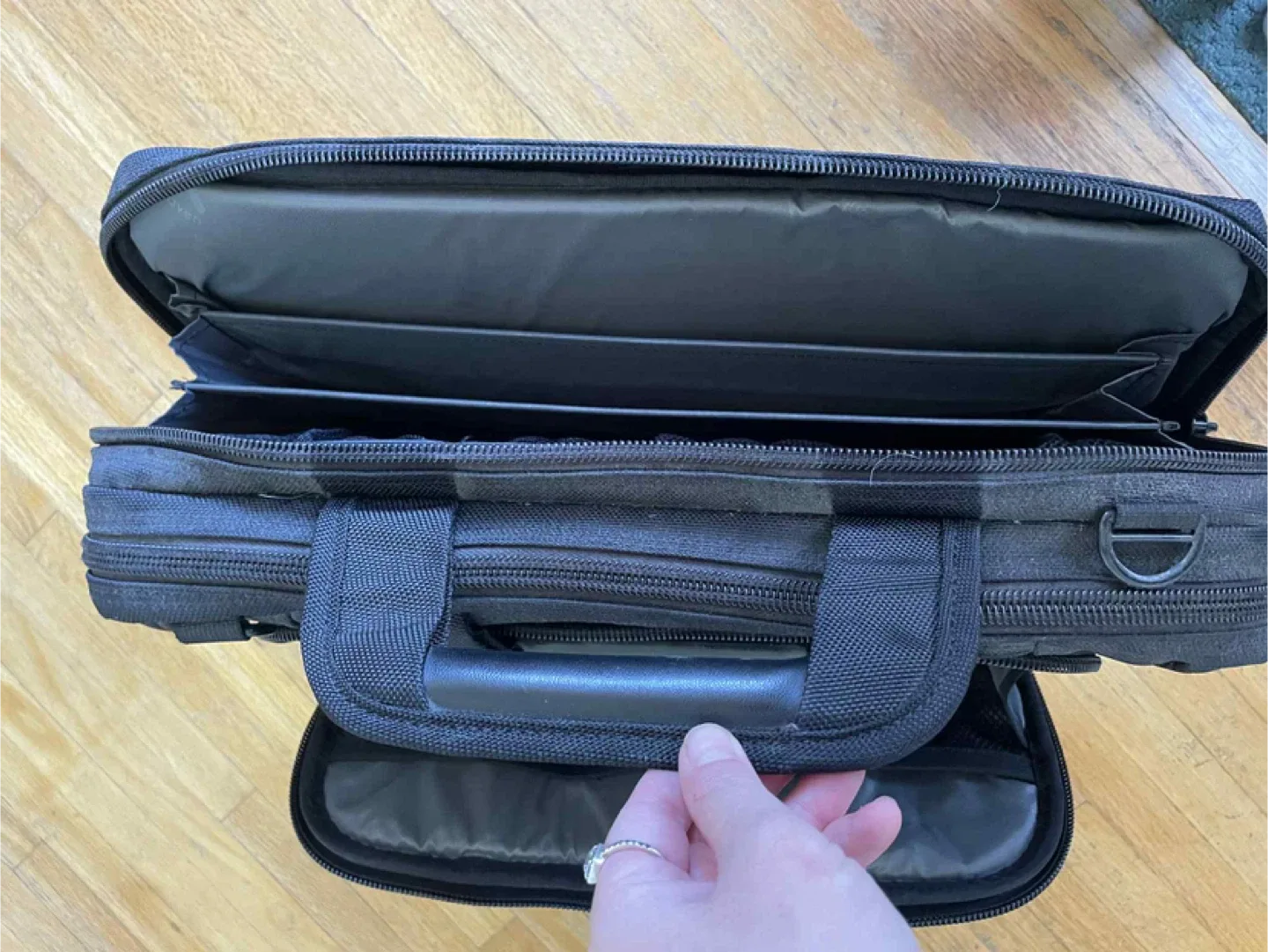 Bremerhaven laptop bag image indicator(3)