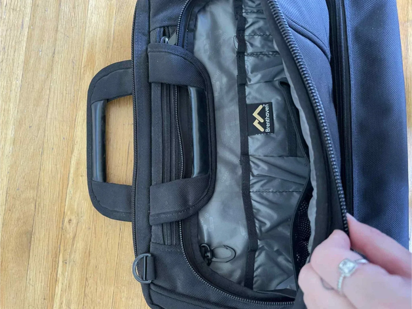 Bremerhaven laptop bag image indicator(2)