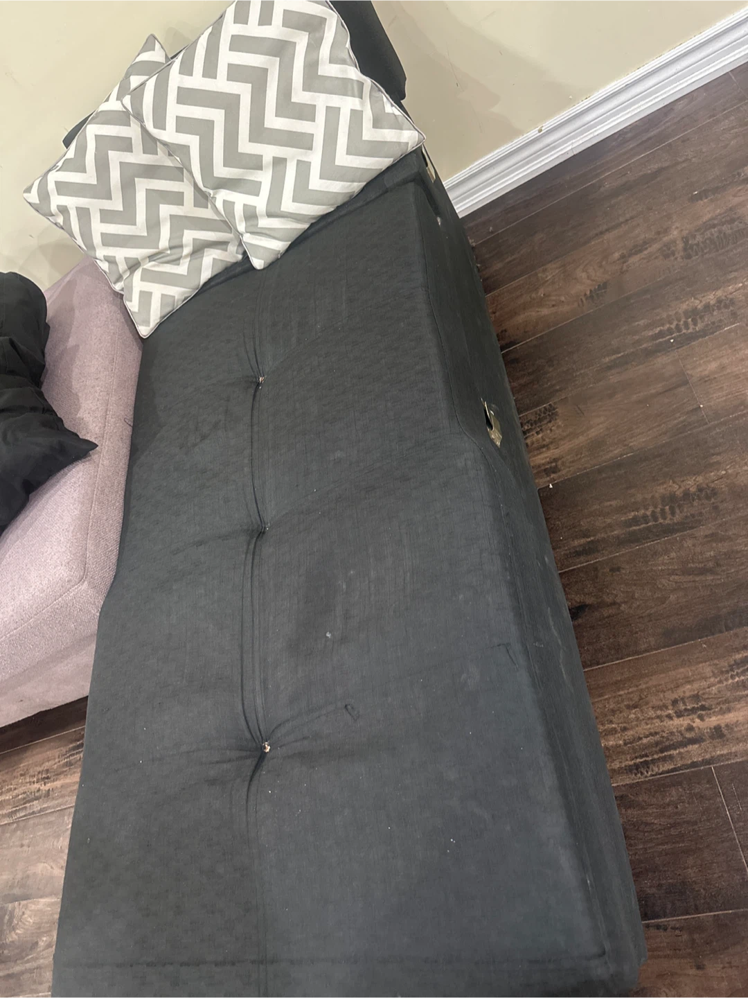 Black Futon