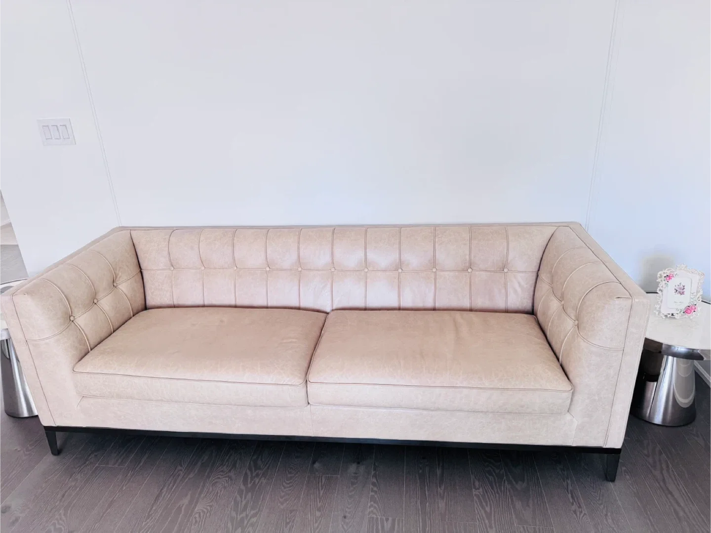 Beige Luxurious Leather Sofa image indicator(3)