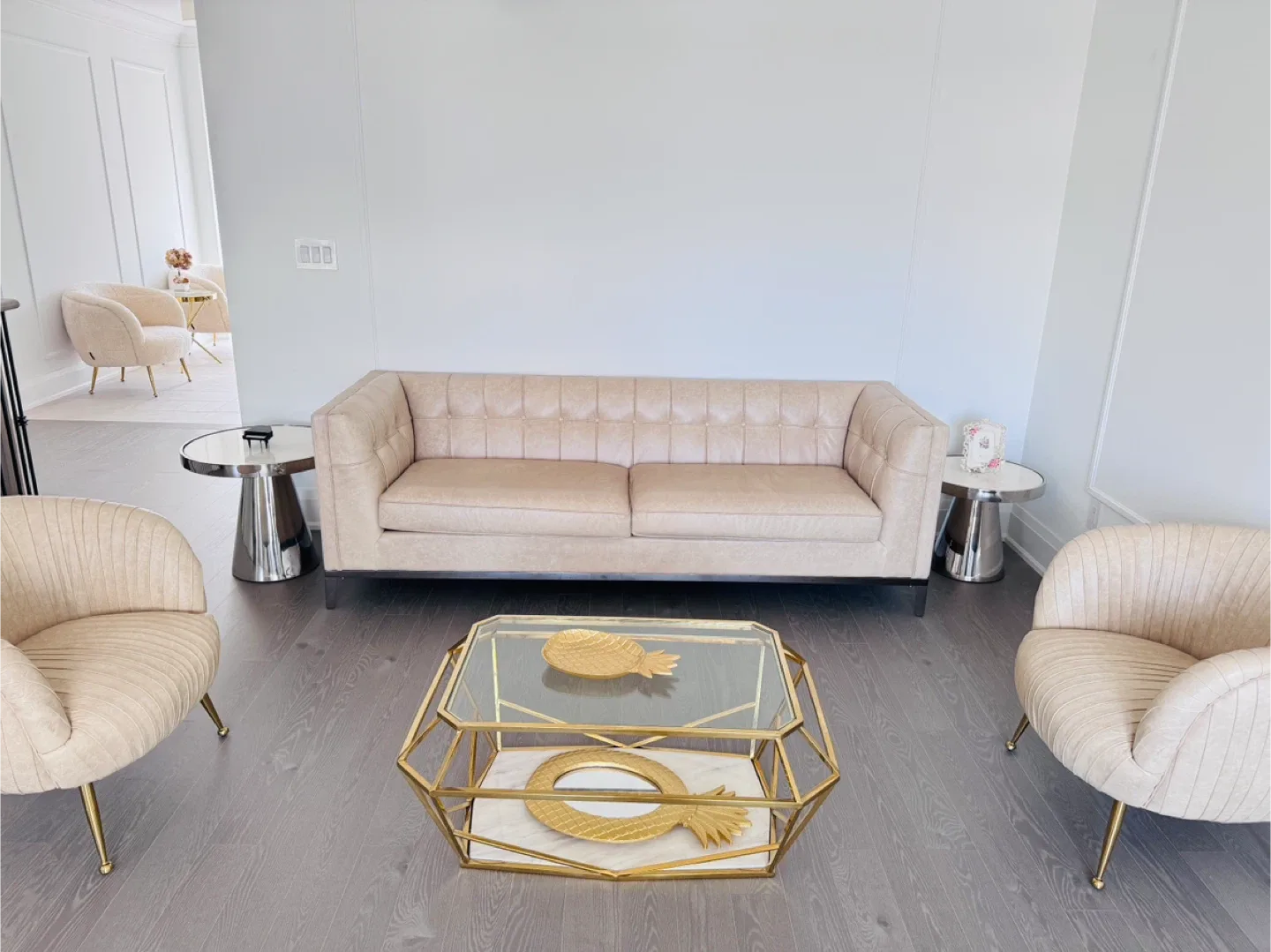 Beige Luxurious Leather Sofa thumbnail