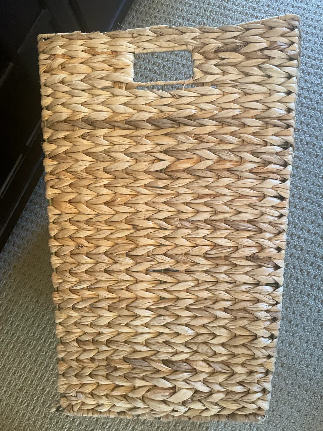 Woven Wicker Laundry Hamper image indicator(3)