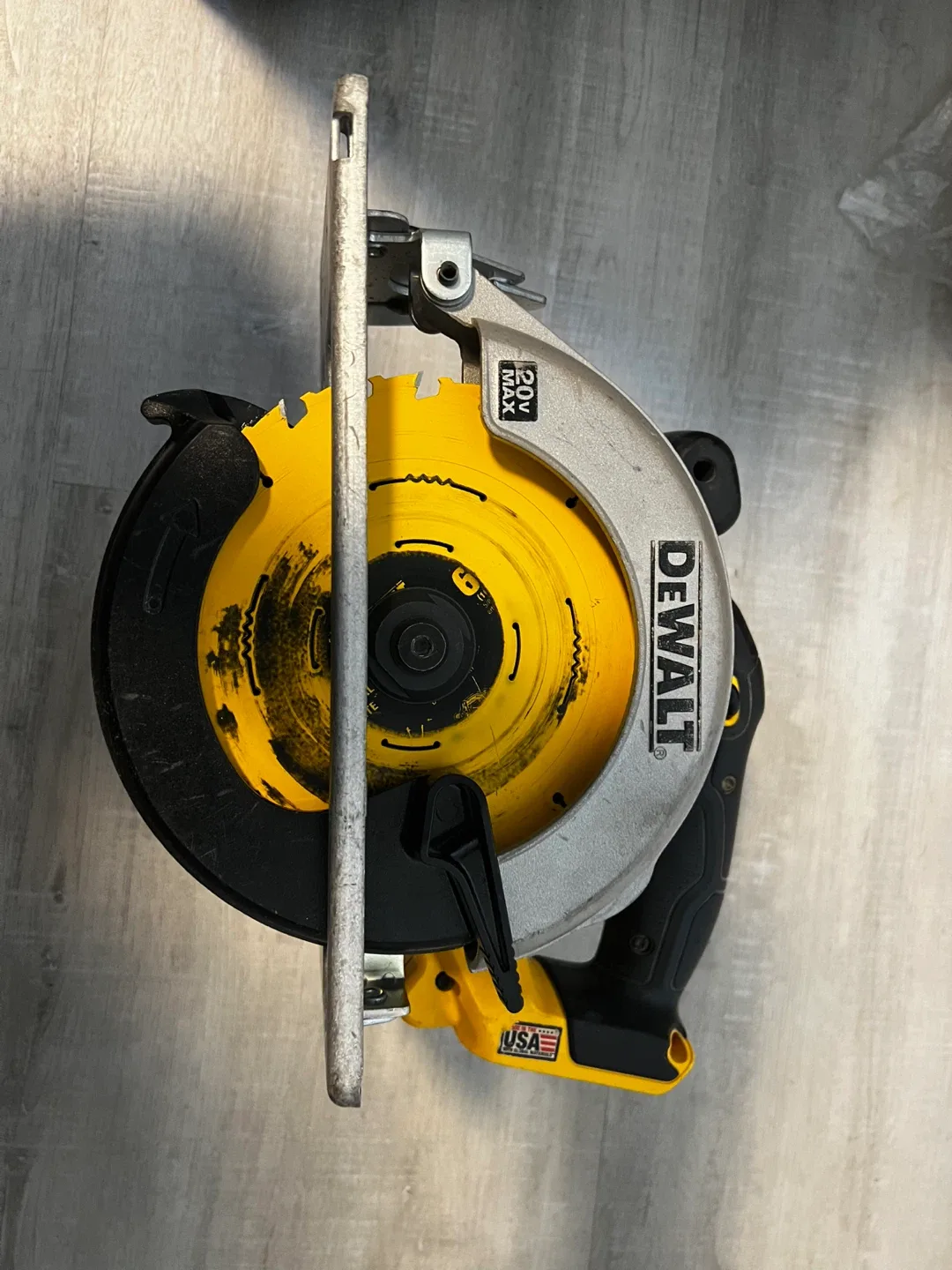 DeWalt DCS393 6 1/2" Cordless Circular Saw thumbnail