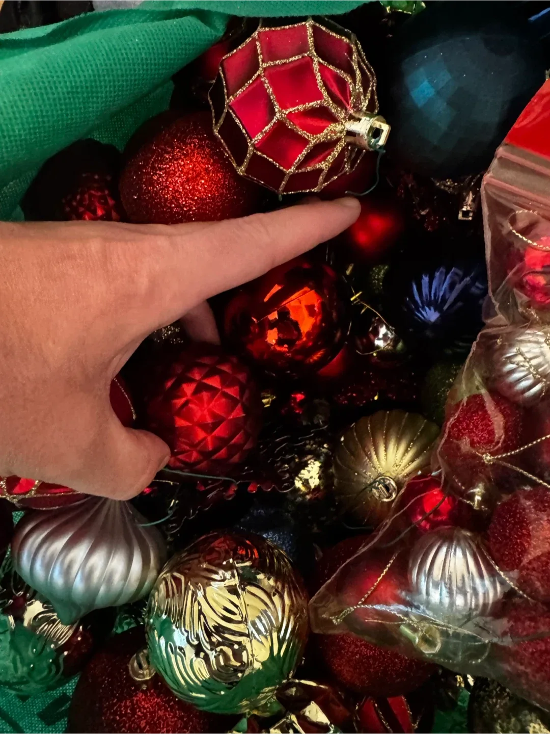Christmas Tree Ornaments thumbnail