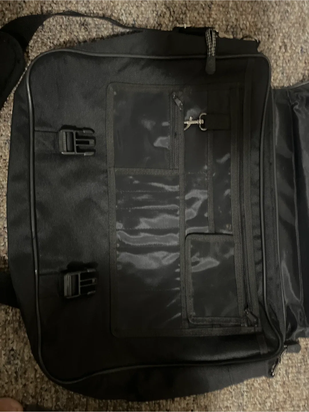 b.u.m. equipment extendable Black Laptop Bag image indicator(2)