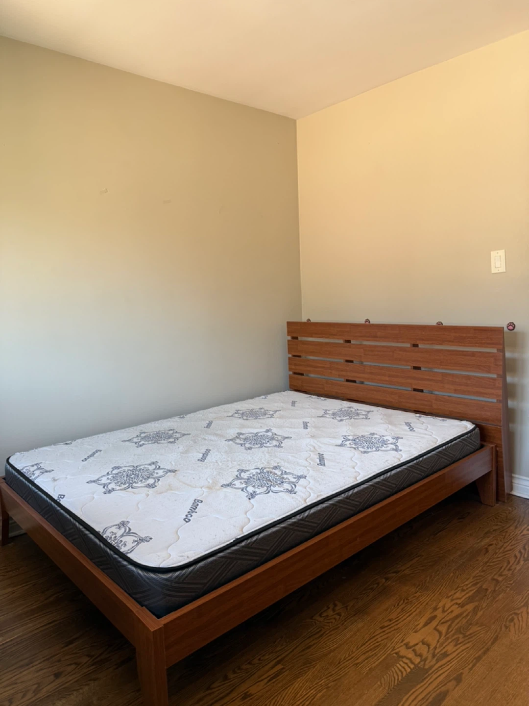 Bed frame+Mattress
