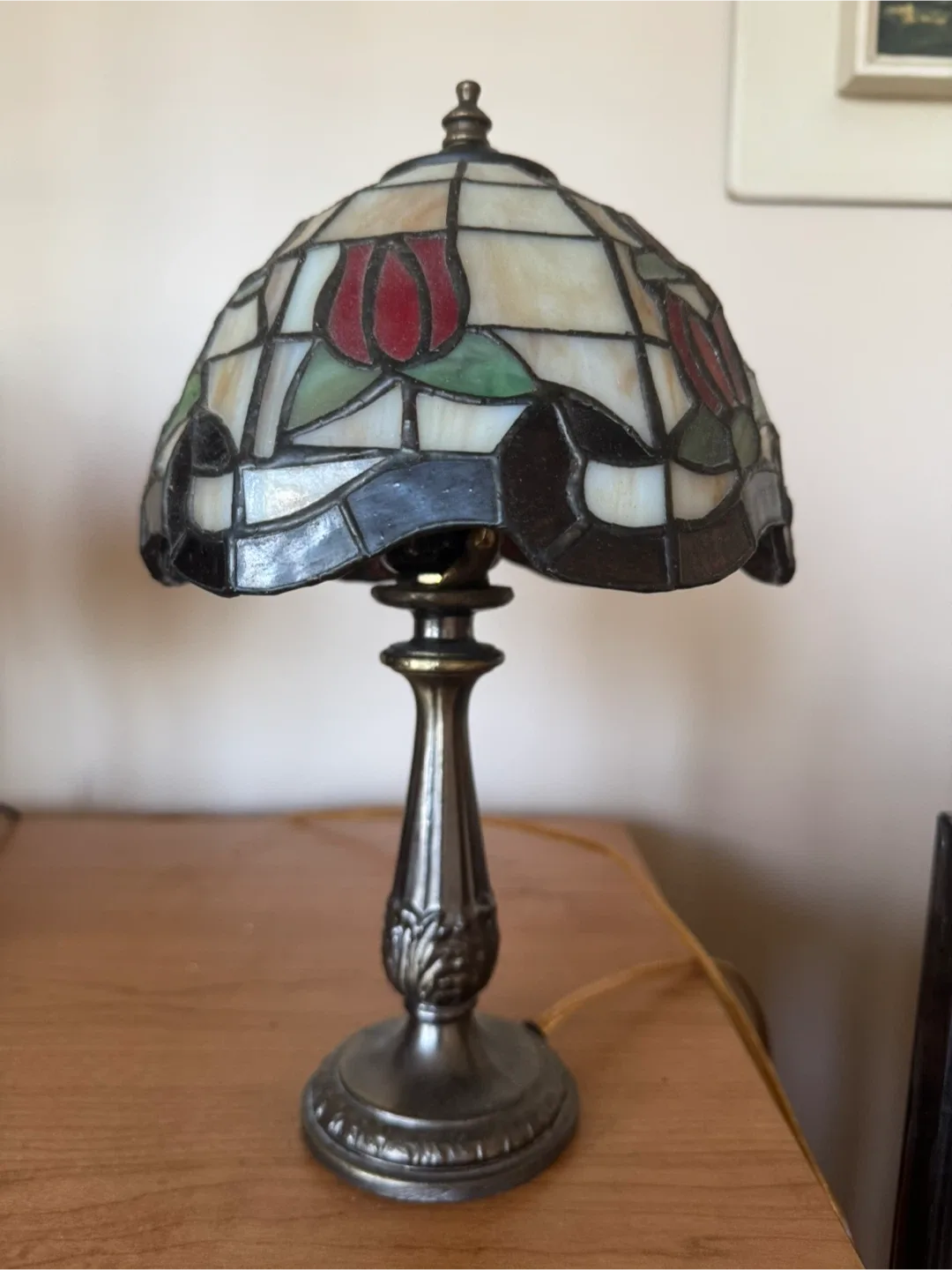 Stained Glass Tulip Table Lamp thumbnail