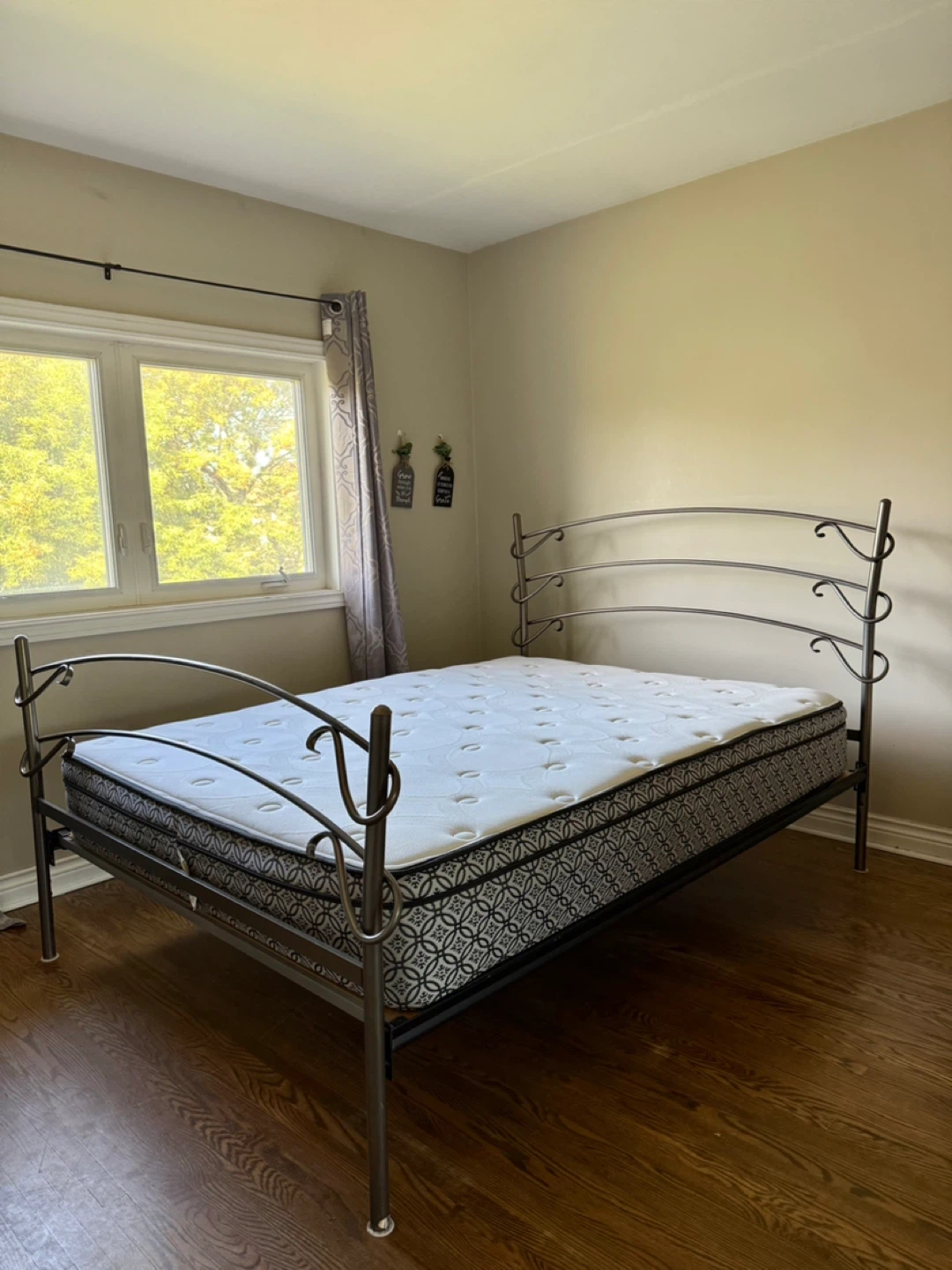 Metal Bed Frame with Mattress