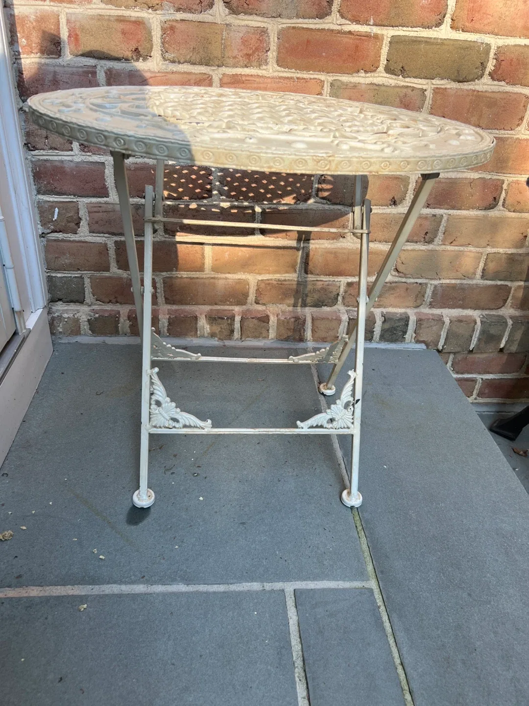 Oval White Metal Folding Side Table image indicator(3)