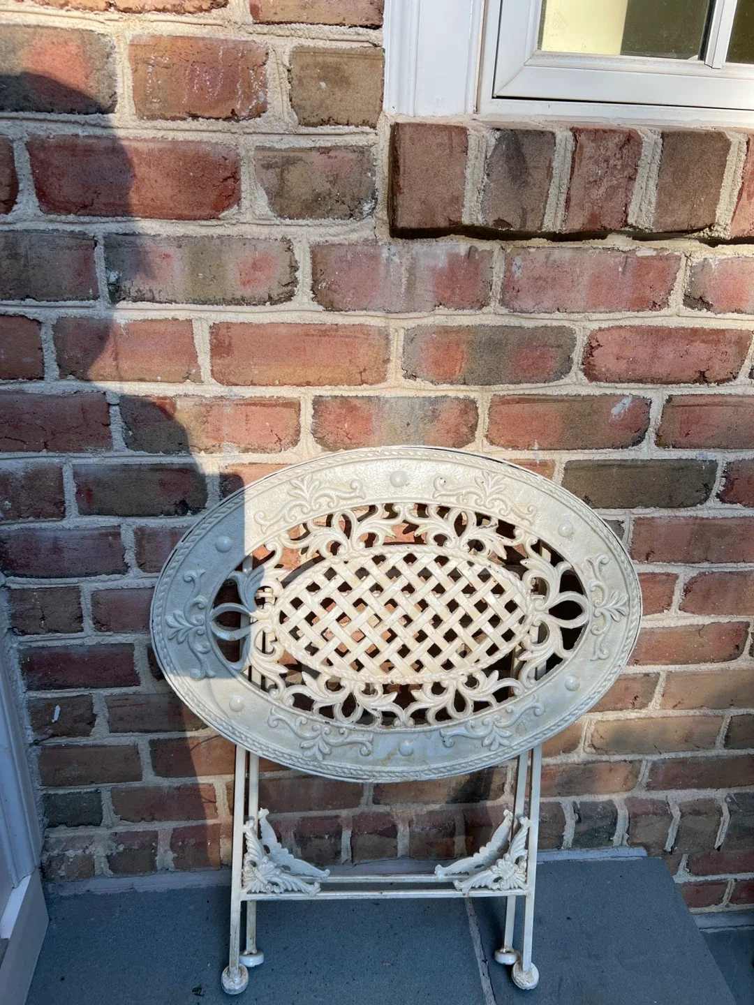 Oval White Metal Folding Side Table image indicator(4)