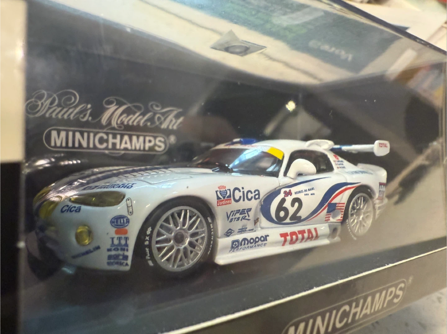 Minichamps Team Oreca Dodge Viper GTS-R Le Mans 1997 - photo 2