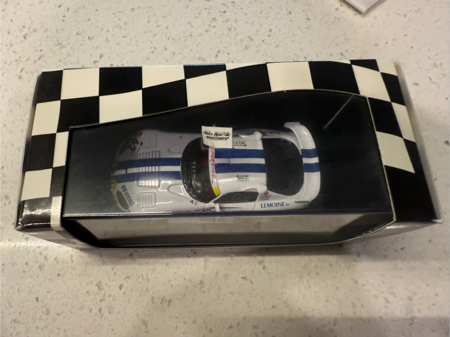 Minichamps Team Oreca Dodge Viper GTS-R Le Mans 1997 - photo 4